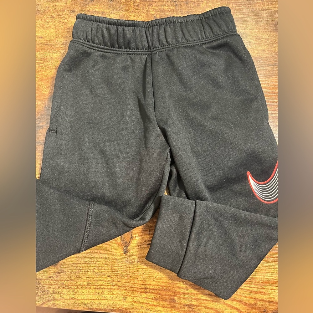 NWT Nike therma fit sweats